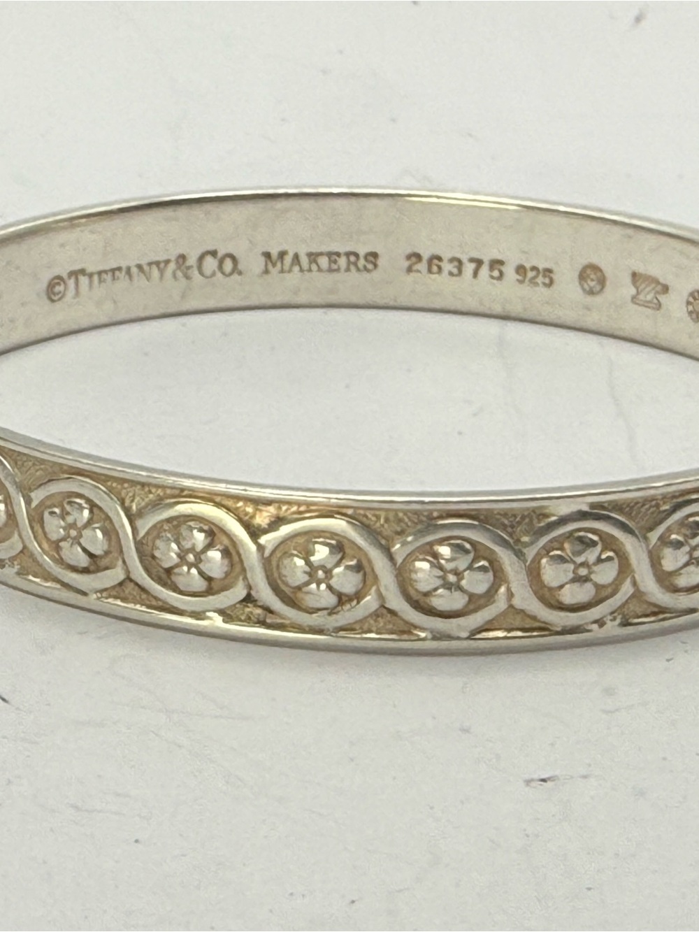 Tiffany & Co. Makers 26375 Sterling Silver Floral Bangle Bracelet 7.5”